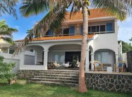 Bastide Sur Mer 4 Bedroom Beachfront Villa by LOV Mauritius