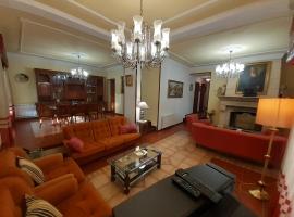 Casa independiente para grandes grupos y familias – hotel z parkingiem w mieście Oroso