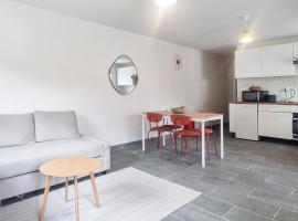 1 Bedroom Beautiful Apartment In Mortagne-sur-gironde, hotel with parking in Mortagne-sur-Gironde