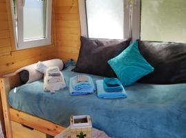 Mobile Tinyhouse 2 by Wolfsberger, hotel with parking in Mayrhof