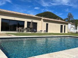 Magnifique Villa Neuve avec piscine, hotell i Séguret