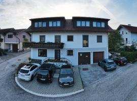 Gästehaus & Vinothek Strasser, homestay in Mattsee