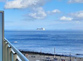 Sunny Beach Machico Apartment by HR Madeira, apartment in Machico