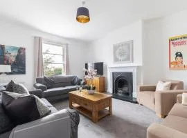 Fabulous, vibrant, town house, central Bath Road