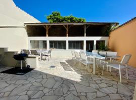 Grande maison de ville MALO LEONE 250m2 pour 15 personnes proche du Puy du Fou, ξενοδοχείο τριών αστέρων σε Mauléon