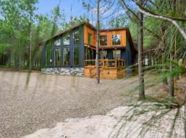 The Ember House - Luxury Honeymoon Cabin, hotel v destinaci Broken Bow