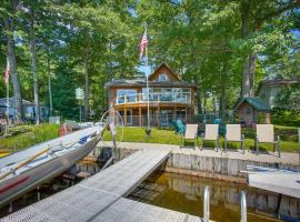 Lakefront Cadillac Retreat with Sauna and Boating!, casa de temporada em Cadillac