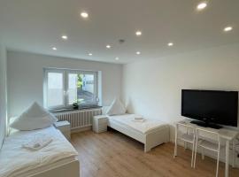 Kernsaniertes Monteurhaus mit 2 Apartments in Wirges, hotel em Wirges