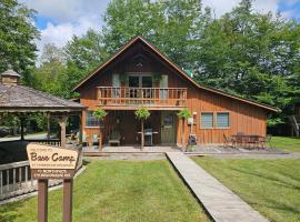 Base Camp, vacation home in Cortland