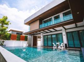 Viesnīca Minho Villa Luxury Pattaya pilsētā Nong Prue