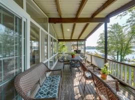 Villa Waterfront White Lake Vacation Rental! pilsētā Bethel
