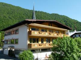 Gästehaus-Pension Bendler, hotel en Kirchdorf in Tirol