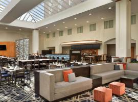 Embassy Suites Boston at Logan Airport, hotell med jacuzzi i Boston