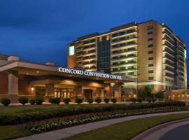 Embassy Suites by Hilton Charlotte Concord Golf Resort & Spa, hotel near Charlotte Motor Speedway, Concord