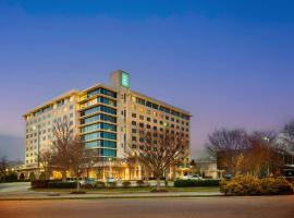 Embassy Suites by Hilton Hampton Convention Center, hotel in Hampton