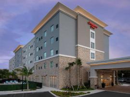 Hampton Inn Miami Airport East، فندق بالقرب من مطار ميامي الدولي - MIA، ميامي