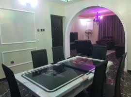 3JD lavishly furnished 2-bed Apt, počitniška nastanitev v mestu Lagos