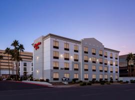 Hampton Inn Phoenix - Biltmore โรงแรมใกล้ Biltmore Fashion Park ในฟีนิกซ์