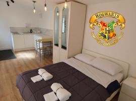 Self Contained, Garden Studio walking distance to Harry Potter Studio، فندق في ليفيسدين جرين