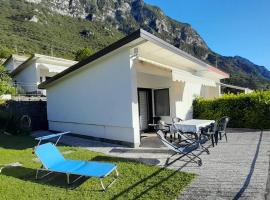 Holiday Apartment Anna 63 Idro, hotel v destinaci Anfo