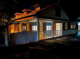 Kaza Ohana proche de Malendure - maison 8 à 11 personnes, holiday rental in Bouillante