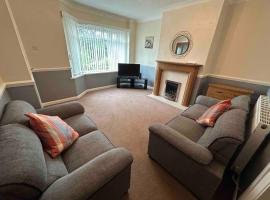 Lovely house & driveway parking, holiday home in Kidsgrove