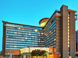 DoubleTree by Hilton Washington DC – Crystal City, hotel near Ronald Reagan Washington National Airport - DCA, Arlington