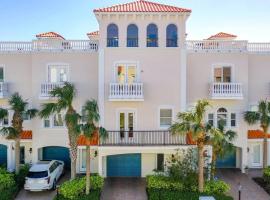 Clearwater Penthouse 5 min Beach walk Heated Pool, hotel v destinácii Clearwater Beach