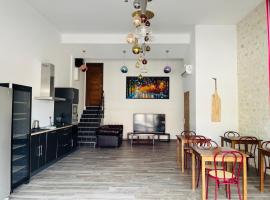 maison chaleureuse ,avec piscine, spa, Futuroscope, hotel con hidromasaje en Jaunay-Clan