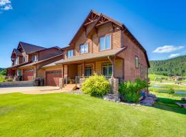 Luxe Home with Hot Tub Near Historic Deadwood!, seoska kuća u gradu Sterdžis