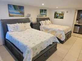 Sea Spray, Studio 114, Beach steps away! pool+WiFi