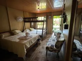 Tortuguero Hill Rooms