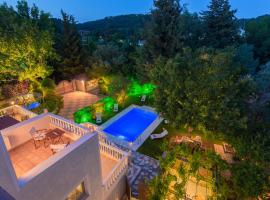 Villa Small Paradise, hotel en Ialisos