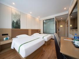 GreenTree Inn Express Hotel Suzhou Taicang West Nanjing Road, hotel v destinaci Taicang