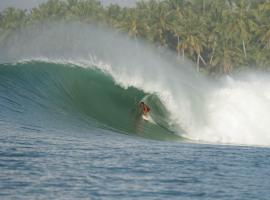 Lilys Nias Surf Camp, hotel Lagudri városában