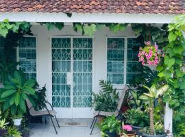 British Granny's Cottage in Penang Island, hotel in Jelutong