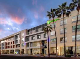 Holiday Inn Express & Suites - Glendale Downtown, hotel near Universal Studios City Walk, Glendale