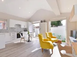 1 bedroom flat in centre of Odiham- free parking