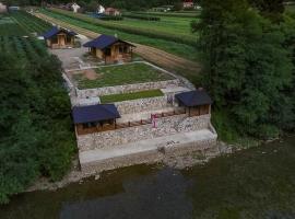 Apartmani Zavičaj Gornja Trešnjica, готель з парковкою у місті Ljubovija