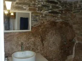 Πέτρινο σπίτι στο Βράχο στην Άφησσο