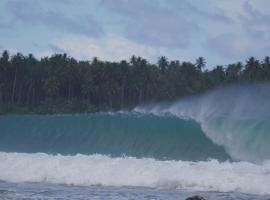 Lilys Nias Surf Camp, hotel v destinácii Lagudri