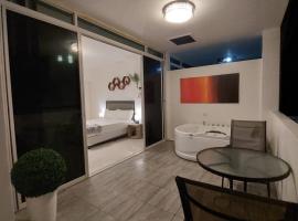 Bonsai Jacuzzi Suites, hotel a prop de Platja de Danao, a Panglao