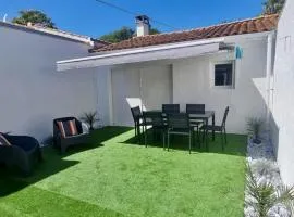 Maison bord de mer à St-Denis-d'Oléron, 6 pers, 3 ch, terrasse, vélos, plage à 2 pas - FR-1-246A-230
