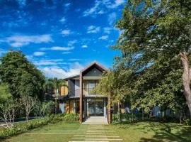 LAKE VILLA by CARLSEN