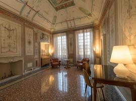Palazzo Sertorio Suites: Gavi'de bir Oda ve Kahvaltı
