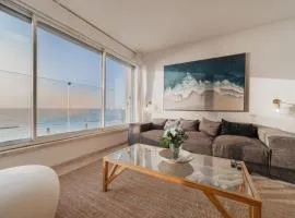 Beachfront apartment with breathtaking sea view