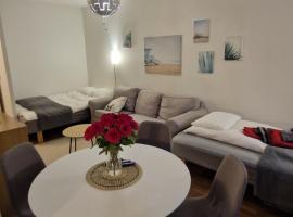 Lovely studio apartment, glazed balcony and own parking space، مكان عطلات للإيجار في هوفينكا