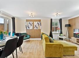 Stunning 5 Bedroom House in the Cotswolds - Garden, hotel in Moreton in Marsh