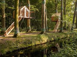 Treehouse 'Morgenrood' Ryckevelde 1451, glamping site sa Damme