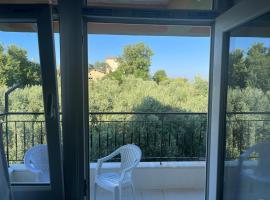 Inside olive trees, 7 min to sea, holiday home in Serik